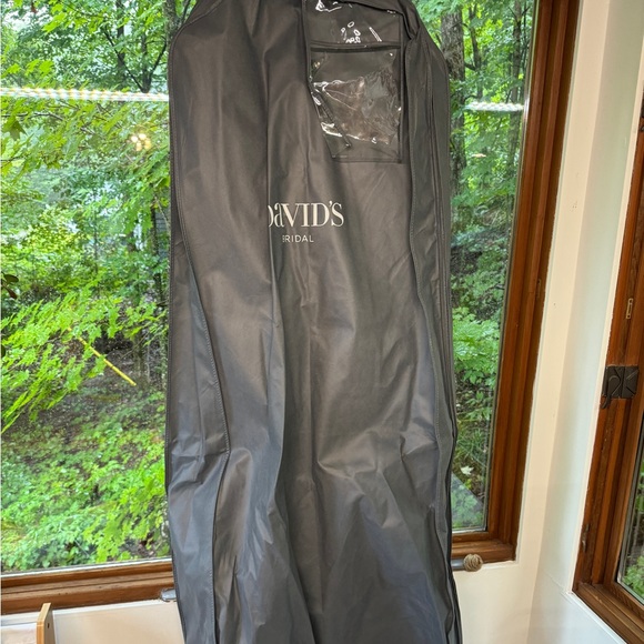 Long sleeve plunge lace chiffon wedding dres | David's Bridal Studio | 8 fits 6 - Picture 3 of 10